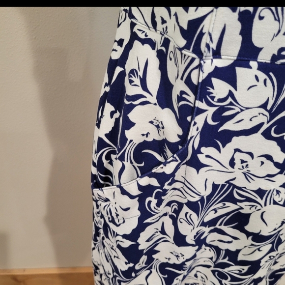 Lands' End Women SZ 10P Ponte Knit blue & white floral sheath sleeveless pockets - Picture 7 of 12